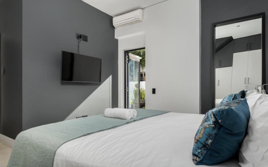 2 Bedroom Property for Sale in Sea Point Western Cape